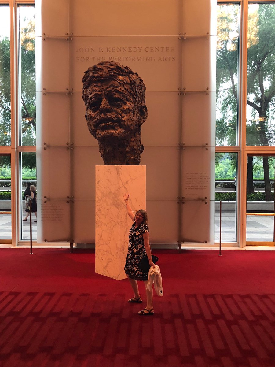 Anne5S's tweet photo. A fitting tribute for a president I once had the honor of campaigning for, alongside my parents, as a child. https://t.co/4tJ38Ayrdn