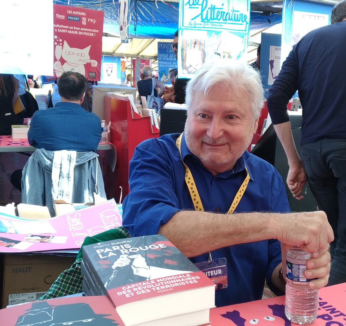 LivresIdees's tweet photo. Découverte de livres &amp; rencontre @StMaurEnPoche avec Rémi #Kauffer 
J'ai pris aux @EditionsPerrin  "l'histoire des services secrets"  pour offrir.
Impressionnante, la quantité d'informations qu'il y a dans ce livre ! J'vais peut-être bien y jeter plus qu'un oeil !!! 😜 https://t.co/rcY8DmKTHo