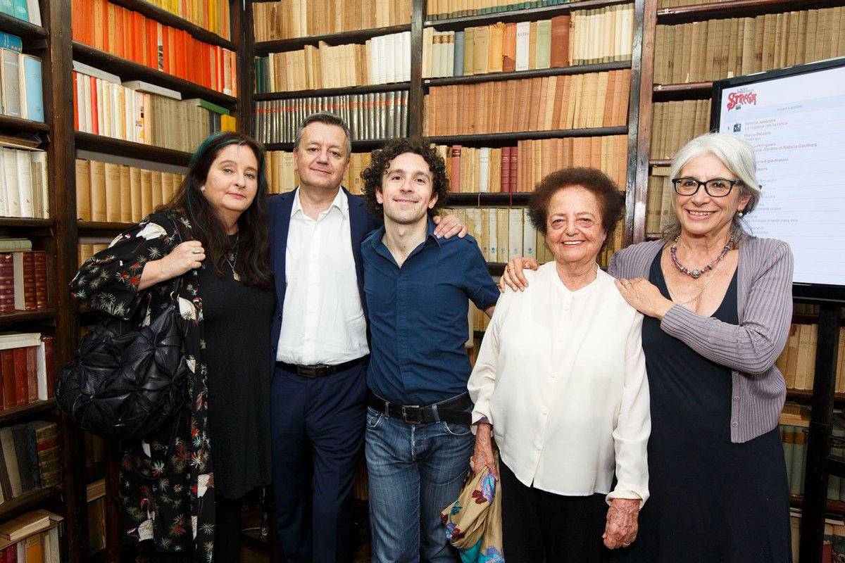 Biblioteca_SGV's tweet photo. Il 5 luglio sarà decretato il vincitore del #premiostrega 2018.
Scopri i 5 finalisti: https://t.co/vDS7tJ37M6 https://t.co/agQ1RF2v8E