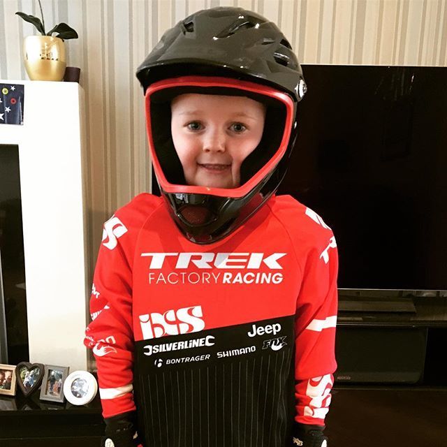 Watch out out @gee_atherton @dan_atherton @rachybox Fraser is 5yrs old today and is going to be hot on your tail! #Invincible #bellhelmets #onealmx #athertonracing ift.tt/2Kjhof1