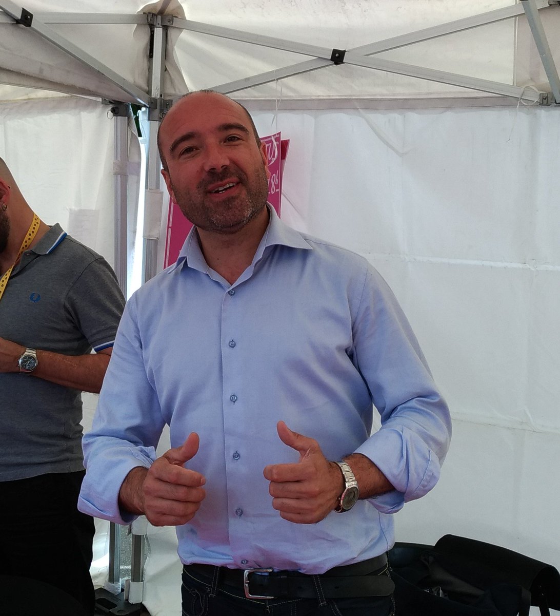 LivresIdees's tweet photo. Découverte &amp; rencontre @StMaurEnPoche
@XavierMauduit pour  "Flamboyant Second #Empire" @ArmandColin 
Passionnante rencontre. Cet auteur vous embarque tt de suite ds la grande #Histoire. Vous n'avez plus peur de vous lancer !
Vivement que je me plonge dans son livre 😃 ! https://t.co/F4O411io9C