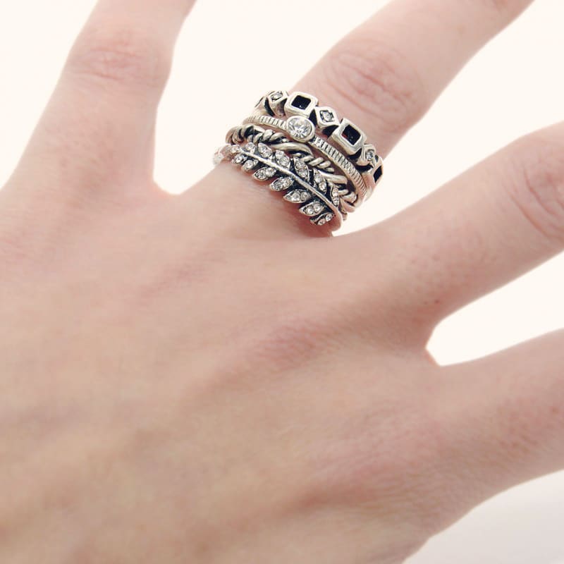 deplanoodetacon's tweet photo. KIT ANILLOS GEOMÉTRICOS.
Pídelo aquí ➡ https://t.co/OtPXokn7SQ

#accesorios #moda #mujer #outfit #elegante #delicado #anillos #kit #motivosgeometricos #brillantes #deplanoodetacon #tiendaonline #haztupedido #directoacasa #felizmartes https://t.co/DjGWjKMwOd