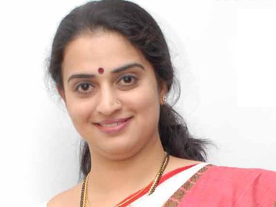 Pavitra Lokesh Family Aunty Biography Facts