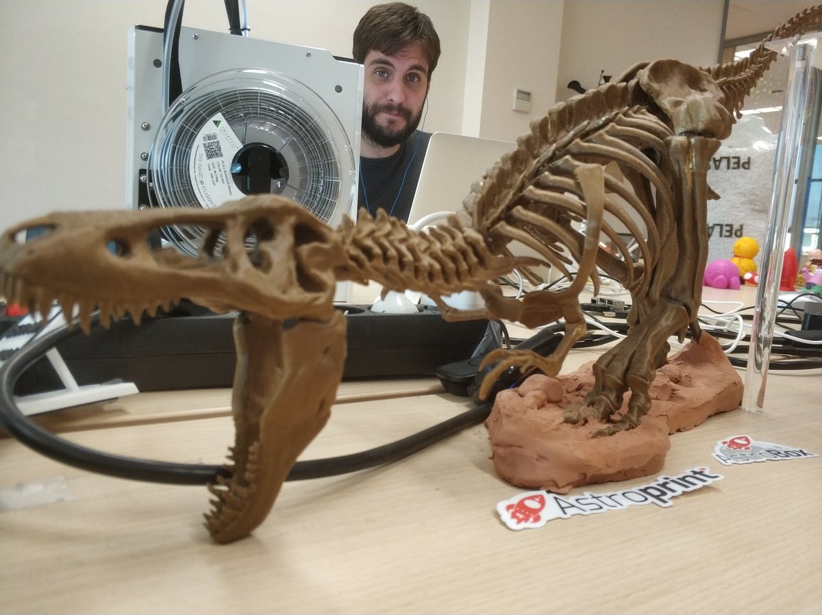 lukemaster_'s tweet image. T-Rex Skeleton printed with #astrobox, managed and powered by @AstroPrint3D

Original design in thingiverse.com/thing:1962784