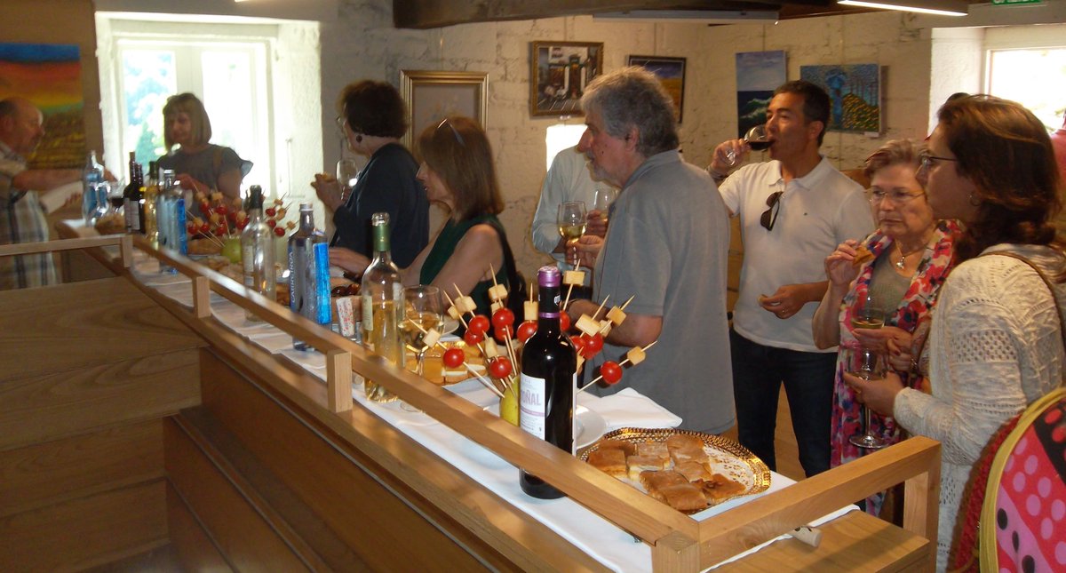 O pintor Xoán Guerreiro trae as súas paisaxes urbanas á Sala de Exposicións do Castelo de Pambre (Palas de Rei,Comarca da Ulloa). A mostra,organizada polo Instituto de Estudos Ulloáns, leva por título “A cuadratura do círculo” e permanecerá aberta ata o 19 de agosto de 2018.