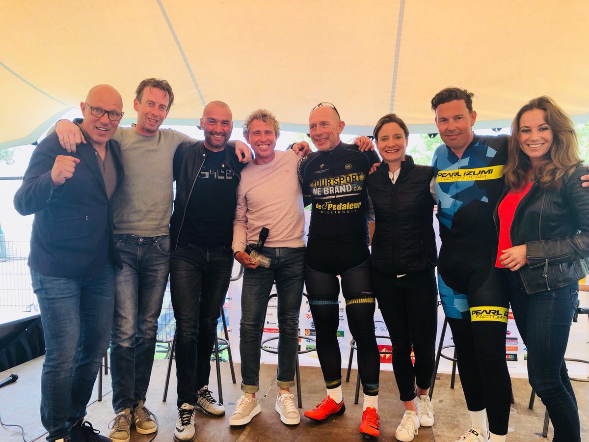 SIMgroep's tweet photo. Op zaterdag 23 juni vond de Prominententoer in @gem_montferland plaats. Wij, als trotse sponsor van deze sportieve en uitdagende tour, gingen samen met een groot aantal (oud) profwielrenners de uitdaging aan! We hebben genoten van deze geslaagde dag! 🚴‍♂️  #prominententoer https://t.co/2sZQcPgQ9M
