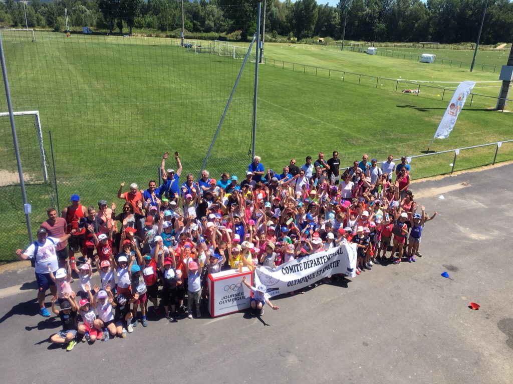 FFalgon's tweet photo. #JourneeOlympique #OlympicDay avec les élèves du Brivadois. En partenariat avec @usepnationale, les comités sportifs et les clubs locaux 
@FranceOlympique https://t.co/A9OKXYOCC1