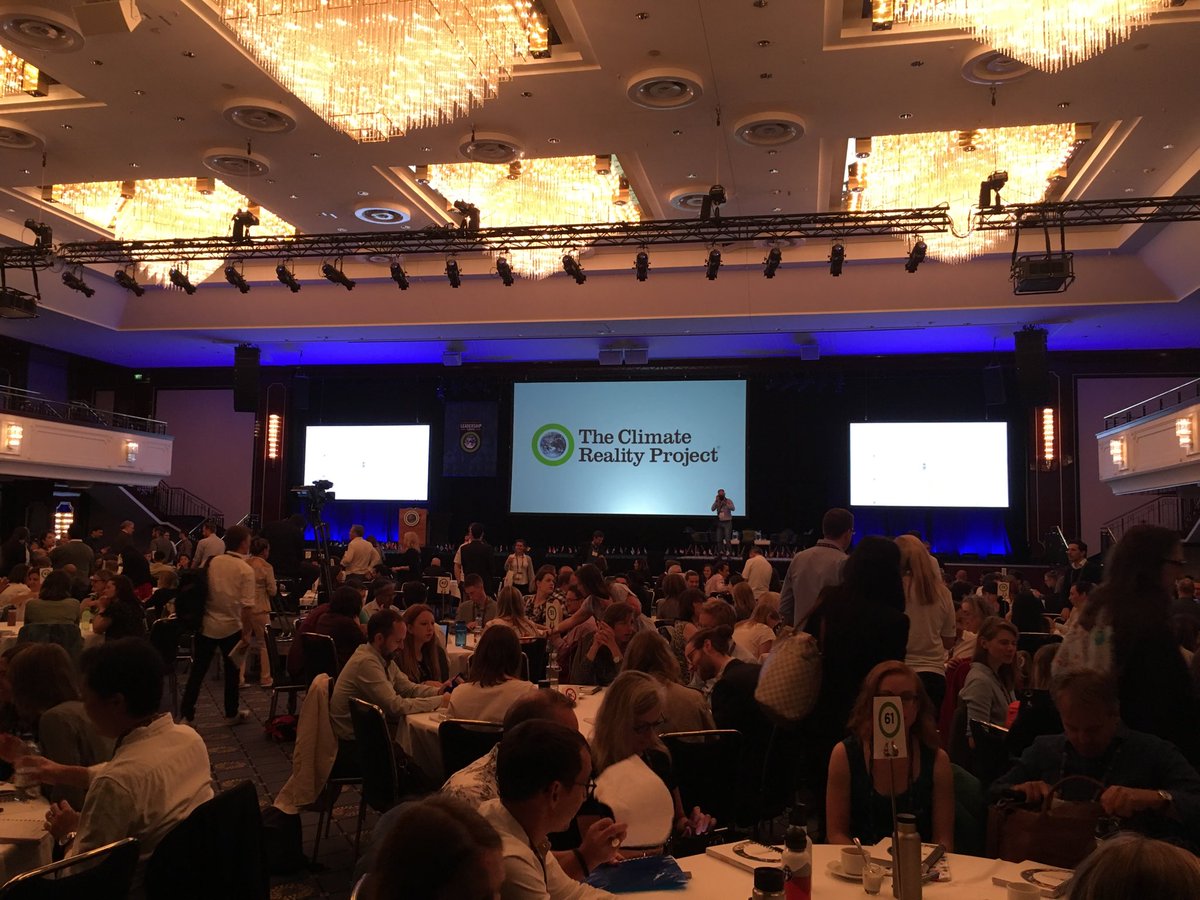 StaniewskaA's tweet image. In a minute we will start. I’m happy and honoured to be part of the #ClimateRealityProject ⁦@algore⁩