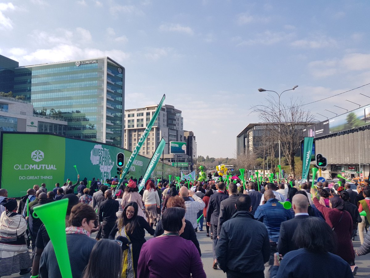 LFiamingo's tweet photo. Green taking over the streets of sandton for a short while this morning @OldMutualSA #WithAfricaForAfrica #ProudlySA https://t.co/orVEIkqPmT