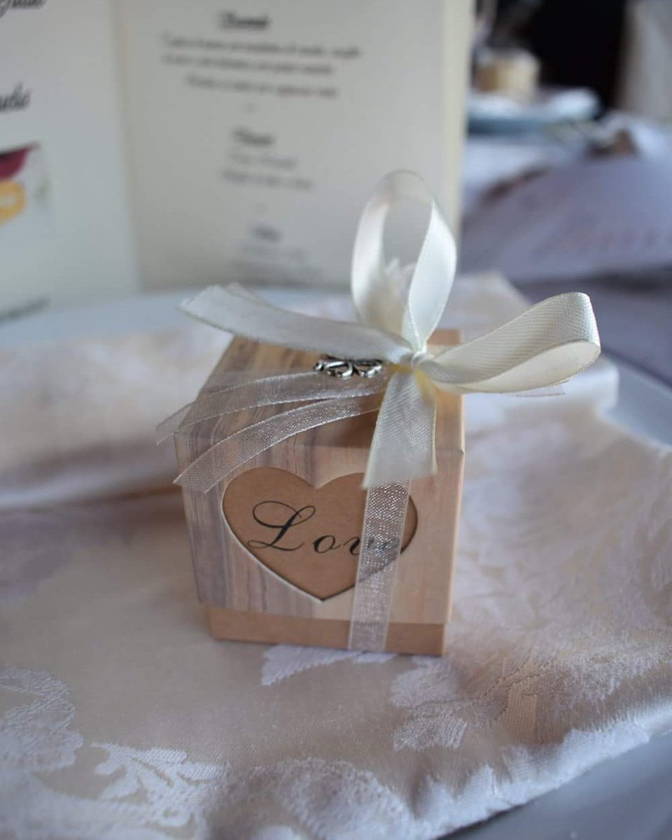 WedPiziarte's tweet photo. Particolari da un #matrimonio wedding@piziarte.net #segnaposto #bomboniere #wedding2018 #destinationwedding #bridetobe #weddingeventcoordinator #weddingAbruzzo #bridetobe #piziarte #artecontemporanea @GPiziarte https://t.co/p6zLxKx3U8