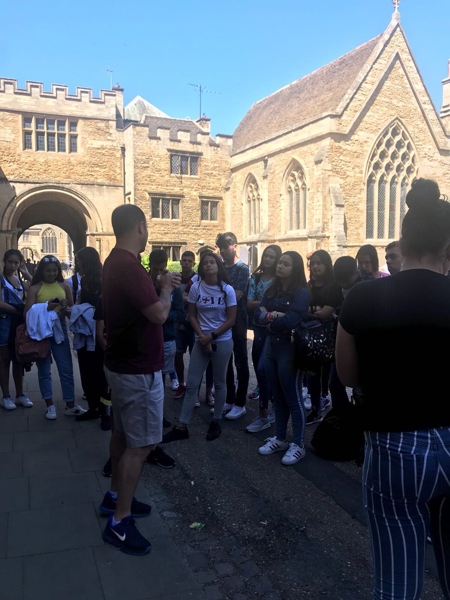 SalesianasGtme's tweet image. ¡Gran experiencia la de nuestros chicos en Inglaterra! ¡Disfrutando de las clases y de la cultura inglesa! 
#Peterborough#London
#timeforeverything#enjoying