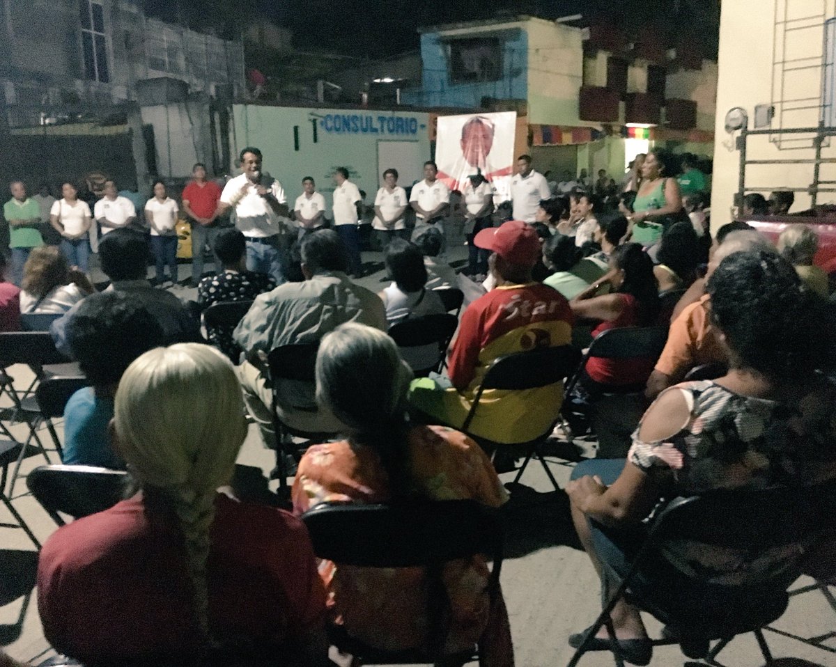 ProfeChanito's tweet photo. Cerramos el día de hoy, en la #Sección1ra en donde me reiteraron su apoyo. Y Este 1 de Julio 🗳 y ¡Vamos A Ganar! Y viviremos en el #Pochutla que merecemos.

#ContigoPochutlaAvanza 
Este 1 de Julio #VotaPRI #VotaFelicianoCruzMartínez https://t.co/D5sKMHmjOx