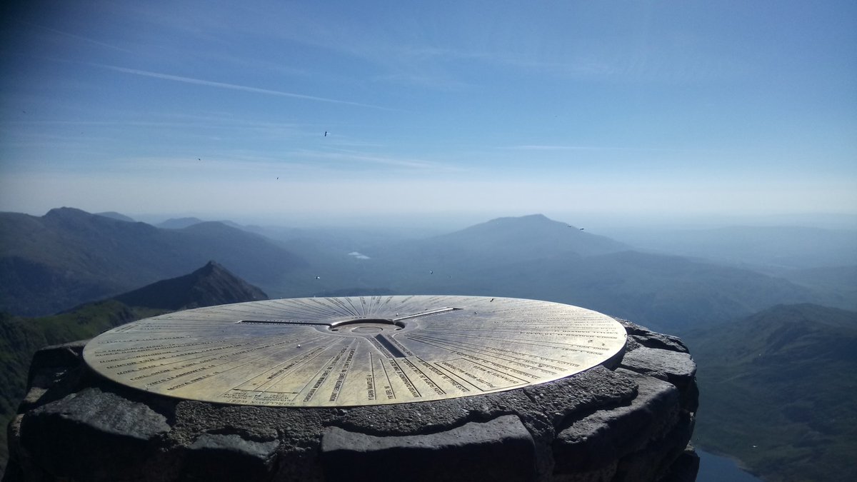 PixieKazza's tweet photo. #ViewFromTheOffice #Snowdon #WorkdayWin #FindYourEpic https://t.co/kNv1Hovo1x