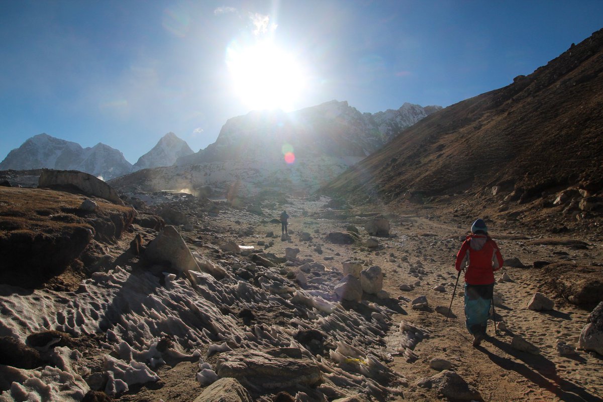 2weektrips's tweet image. The #EverestBaseCamp is a misnomer of the highest order! At 5,346m above sea level, it is already higher than most peaks around the world. Find out more about the adventure trek of a lifetime! buff.ly/2HmeCns