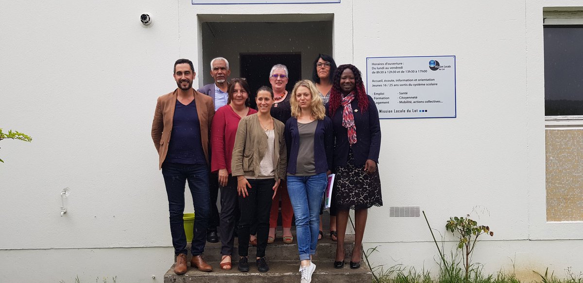 Visite de Huguette tiegna députée du Lot à la mission locale de Souillac pour évoquer les actions menées auprès des jeunes .