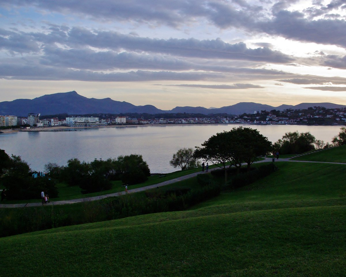 La baie de Saint Jean de Luz, c'est le coup de coeur de Po' !
Et si vous valorisiez votre territoire grâce à la parole de vos voyageurs ? 
@Ter_Cot_Basques 
<a href="/P_Basque/">Pays Basque Tourisme</a> 
@BearnPyrenees