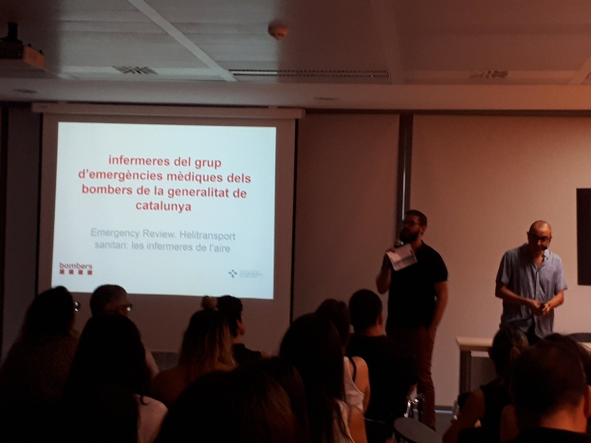magicbruixeta's tweet photo. Ara I'infermer @DaveCurti de @GEMbombers ens explica el rescat d'alta muntanya #EmergencyReview @COIBarcelona #helitransportsanitari #Helitransport #infermeriavisible https://t.co/cBXyYMkLQc