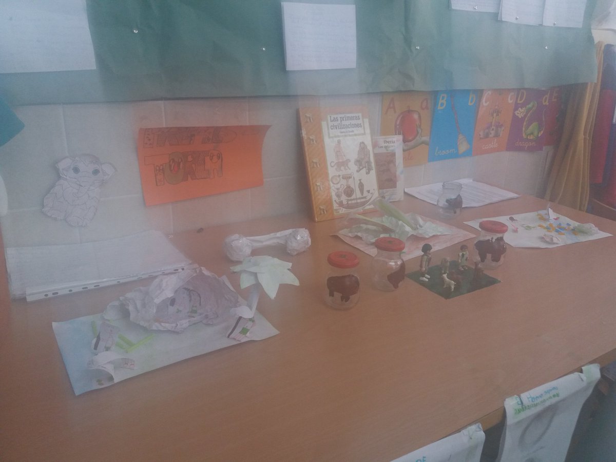 Esthermusicma's tweet photo. Proyecto ABP realizado en el CEIP El Sexmo  Cartama Estacion Estación  sobre "Las Edades de la Historia". Bonita representación del alumnado de esta clase expuesta para todos los visitantes. @cepmalaga #cepdemalaga https://t.co/Wo9UeKWoG6