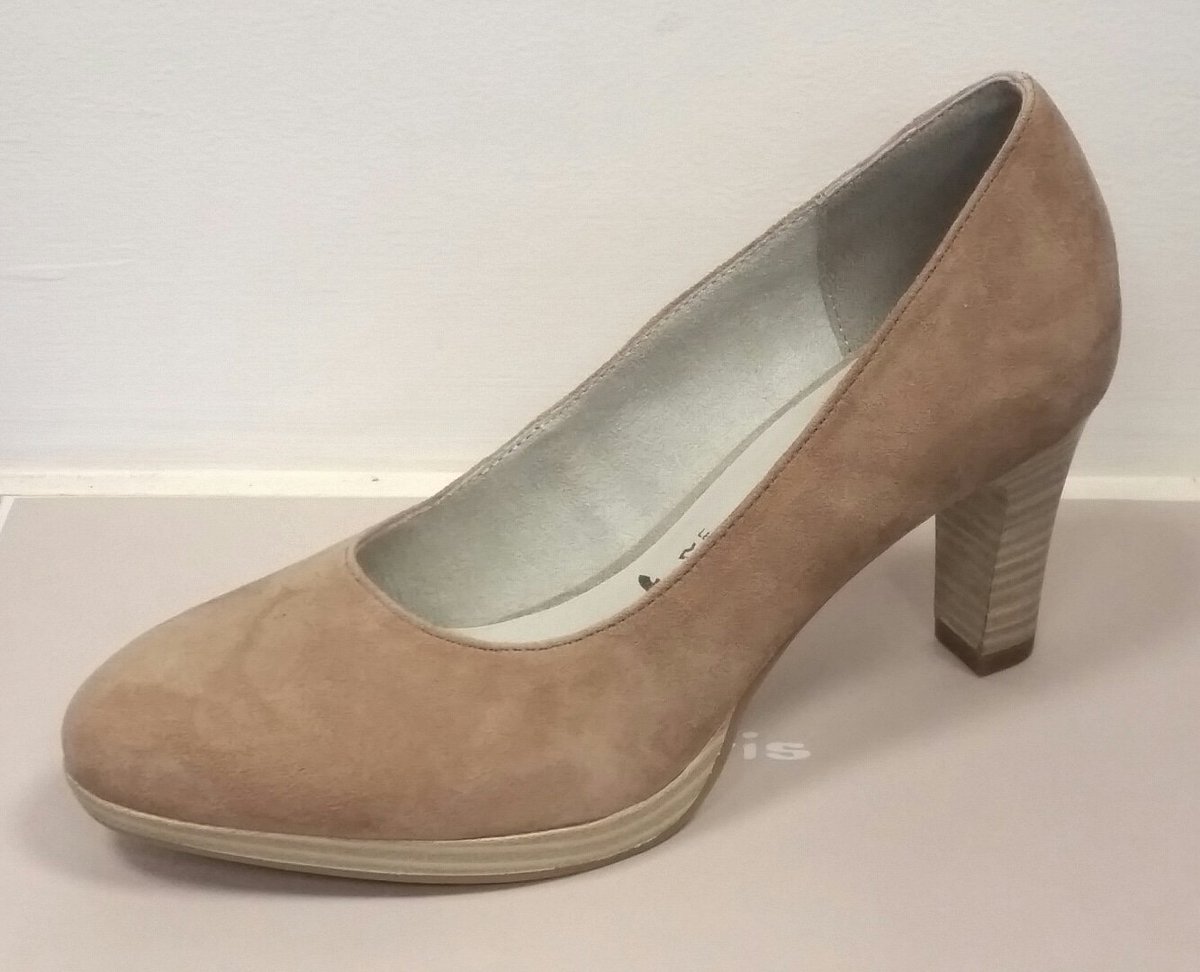 These classic shoes by Tamaris provide an attractive setting for every basic look. #Tamaris #heels #shoes #ladiesshoes #Saltash #Saltashshops #supportyourlocalbusiness