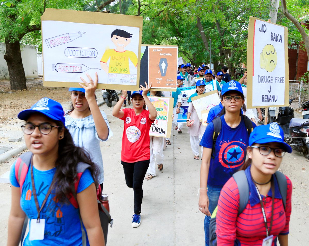 ncbazu's tweet photo. 26 June International Day Against Drug Abuse &amp; Illicit Trafficking NCB Ahmedabad participated in drug awareness rally organized by various colleges of Ahmedabad showcased various slogans and activity @dg_ncb @VisionairySagar #SayNoToDrugs @tv9gujarati @Divya_Bhaskar https://t.co/nysQS4m1Sl