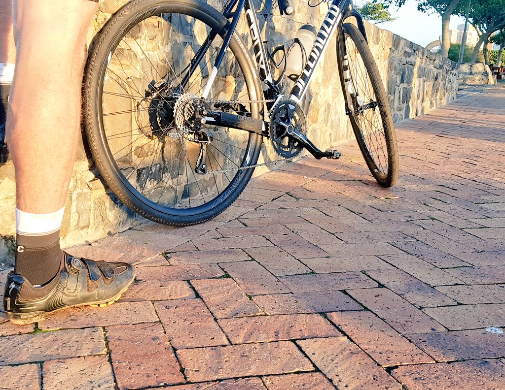 thecyclistco's tweet photo. Winter mornings, city exploring. https://t.co/GbjUXdTluJ
