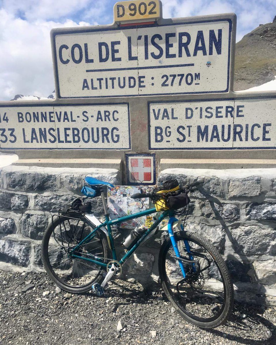 📣 Le col de l'Iseran est à nouveau ouvert à la circulation depuis samedi.

Relevez-vous aussi le défi en gravissant ce col mythique à vélo ! 💪