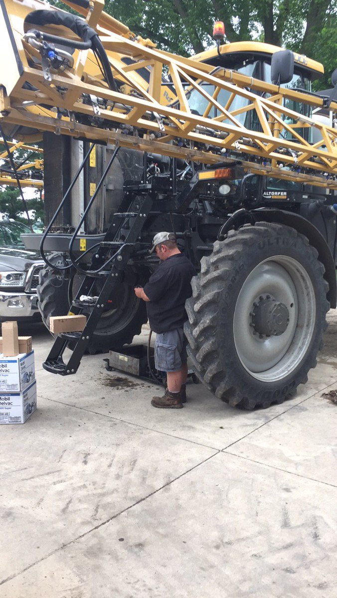 GrippCustom's tweet photo. Brad was able to get the RoGator serviced last week, when the ground was too wet to roll. https://t.co/wf3RYAg0wT