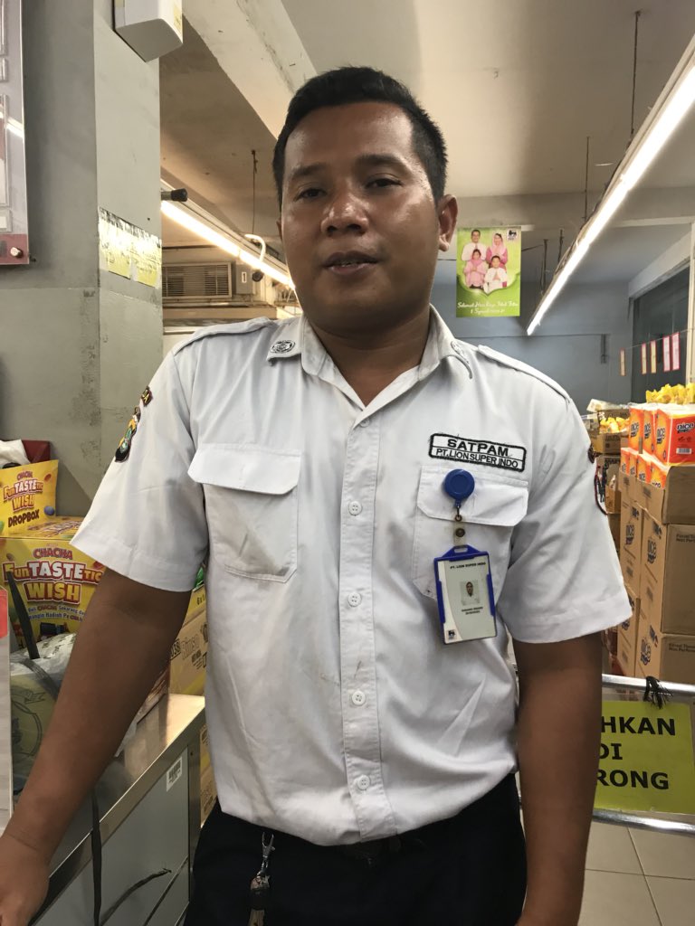 monicawil's tweet photo. @InfoSuperIndo cctv di superindo muara karang ngga berfungsi, eror kt satpamnya. sistem keamanannya buruk sangat mengecewakan. Perilaku satpamnya pun sangat tidak sopan. https://t.co/LndT5Xyv45