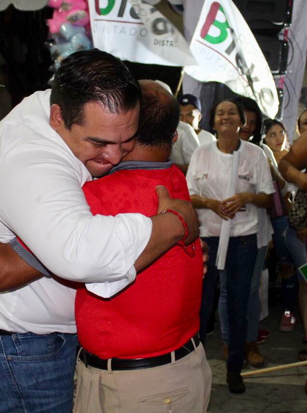RobertoBlake_'s tweet photo. #CierreDeCampaña en la Colonia El Rosario. 
Demos el paso más importante: el voto en la casilla y el triunfo del primero de julio #RobertoBlake #DiputadoLocal #Tonalá #Distrito7 https://t.co/jZLRyffAr6