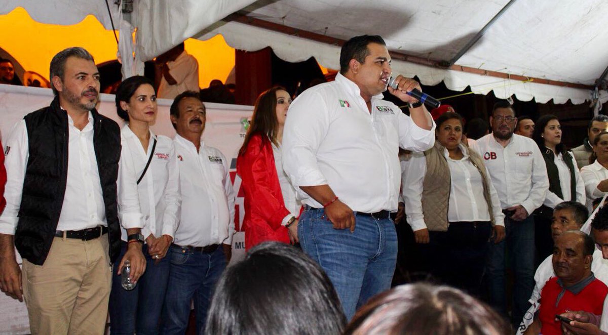 RobertoBlake_'s tweet photo. #CierreDeCampaña en la Colonia El Rosario. 
Demos el paso más importante: el voto en la casilla y el triunfo del primero de julio #RobertoBlake #DiputadoLocal #Tonalá #Distrito7 https://t.co/jZLRyffAr6