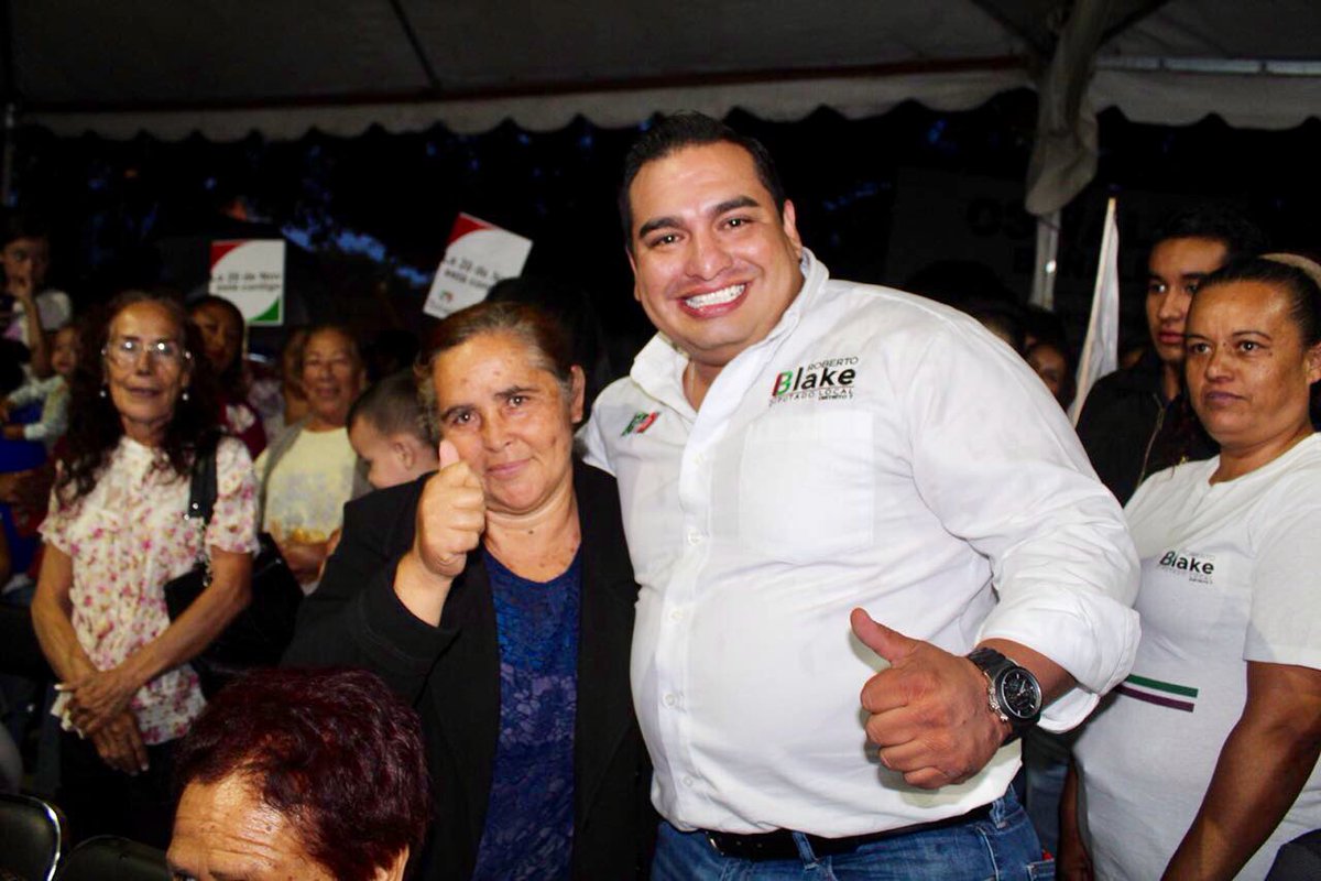 RobertoBlake_'s tweet photo. #CierreDeCampaña en la Colonia El Rosario. 
Demos el paso más importante: el voto en la casilla y el triunfo del primero de julio #RobertoBlake #DiputadoLocal #Tonalá #Distrito7 https://t.co/jZLRyffAr6
