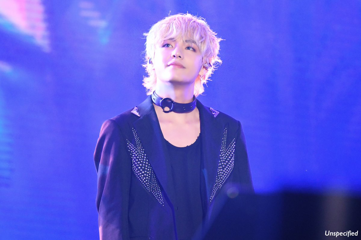 UNSPECIFlED's tweet photo. 180622 롯데 패밀리 콘서트 【HQ】

#김태형 #태형 #태태 #뷔 #TAETAE #TAEHYUNG #V #방탄소년단 #방탄 #BTS https://t.co/bj66WAOETR