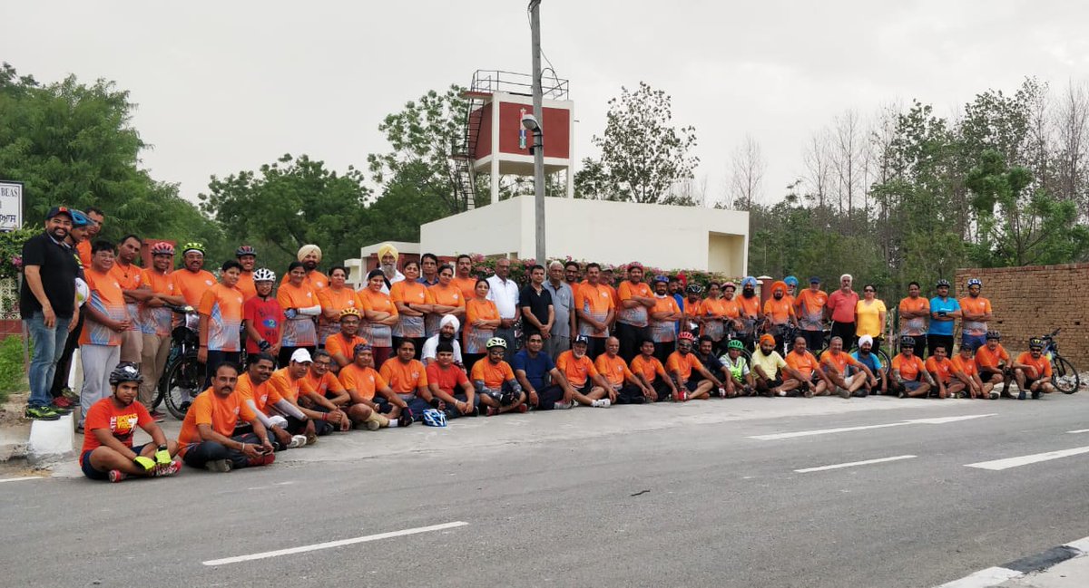 BcgBathinda's tweet photo. 23.06.2018: 263rd BCG Weekly Saturday Trip
Start Point: Rose Garden, #Bathinda
Route: Went to #Goniana, Kotkapura Road. Visited #DeraRadhaSwamiBeas and had refreshments...
Pedal π΄ββ & Stay Healthy πͺ n Fit π.
#BCG #263rdd #WeeklyRide #MakeCyclingAStatusSymbol https://t.co/rGJqcUA9cb
