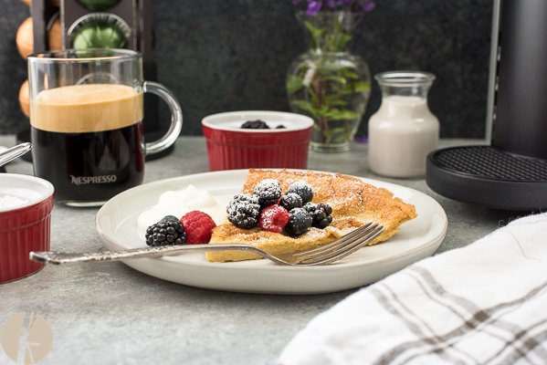 FlavortheMoment's tweet image. Enjoy this easy Mixed Berry Dutch Baby Pancake for breakfast or brunch with barista quality coffee made in your own home! #ad @Nespresso #breakfast #brunch #coffee flavorthemoments.com/mixed-berry-du…