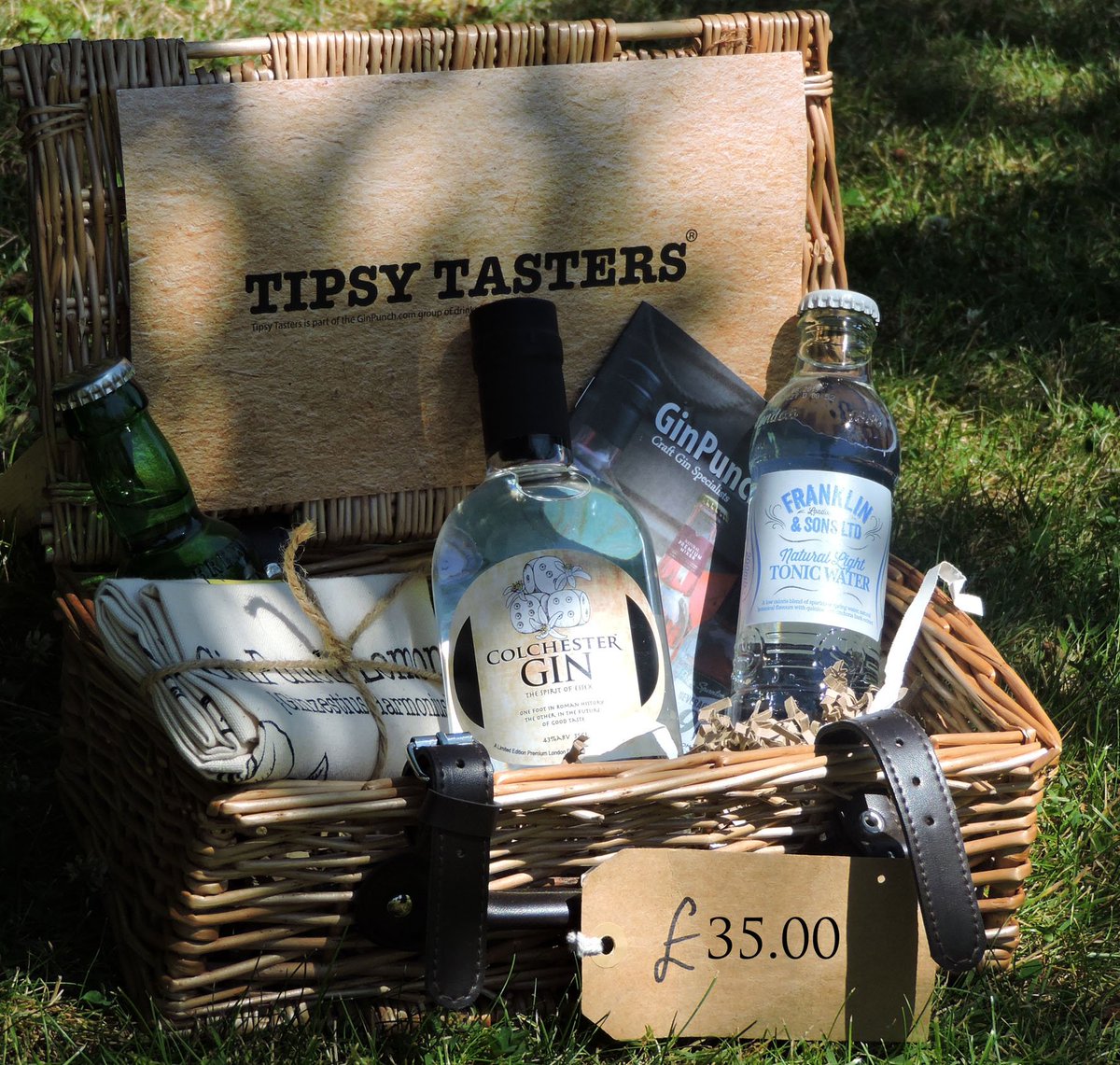 tipsytasters's tweet photo. The big Colchester gin has a new cute little sister, the Colchester gin hamper. A 35cl bottle, 2 x craft mixers, designer gin T towel and pocket gin guide in a beautiful wicker hamper #colchestergin #hamper #Essex #farmshop https://t.co/wLYAM8hFtt