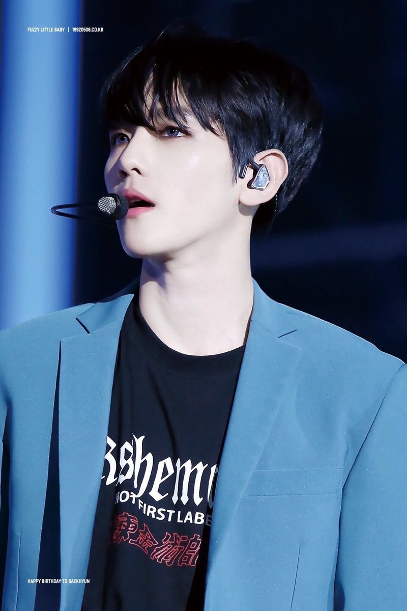 firstlove120408's tweet photo. 변백현 흑발 개짱인거 솔직히 모르는 사람 없잖아

#TeenChoice #ChoiceFandom #EXOL #TeenChoice #ChoiceInternationalArtist #EXO https://t.co/1QXHCdwmh7