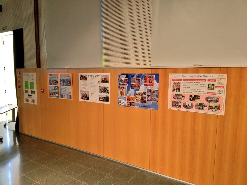 SEmataro's tweet photo. Avui sessió de cloenda d #eDay18Mataró a la @bibliosmataro #AComas. Compartim experiències i ens formem per millorar l'ensenyament de l'anglès als centres del @SSTTMVO a #Mataró https://t.co/gh8O67jZwn