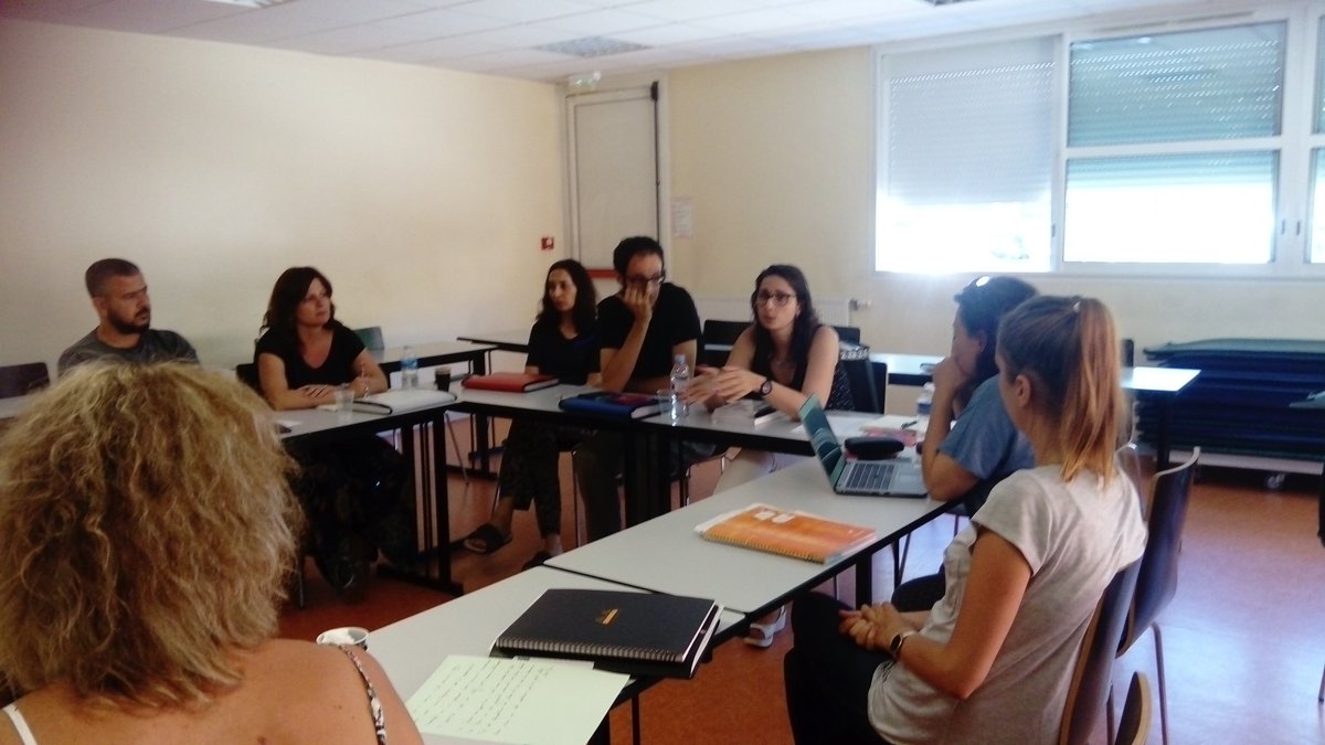 AltEmpordaIN's tweet image. Importància de creuar sabers, de fer emergir propostes de les famílies en processos de decisió públics incorporant la veu de pares i mares, de canviar la mirada professional acompanyant al costat de les persones #transfronterer