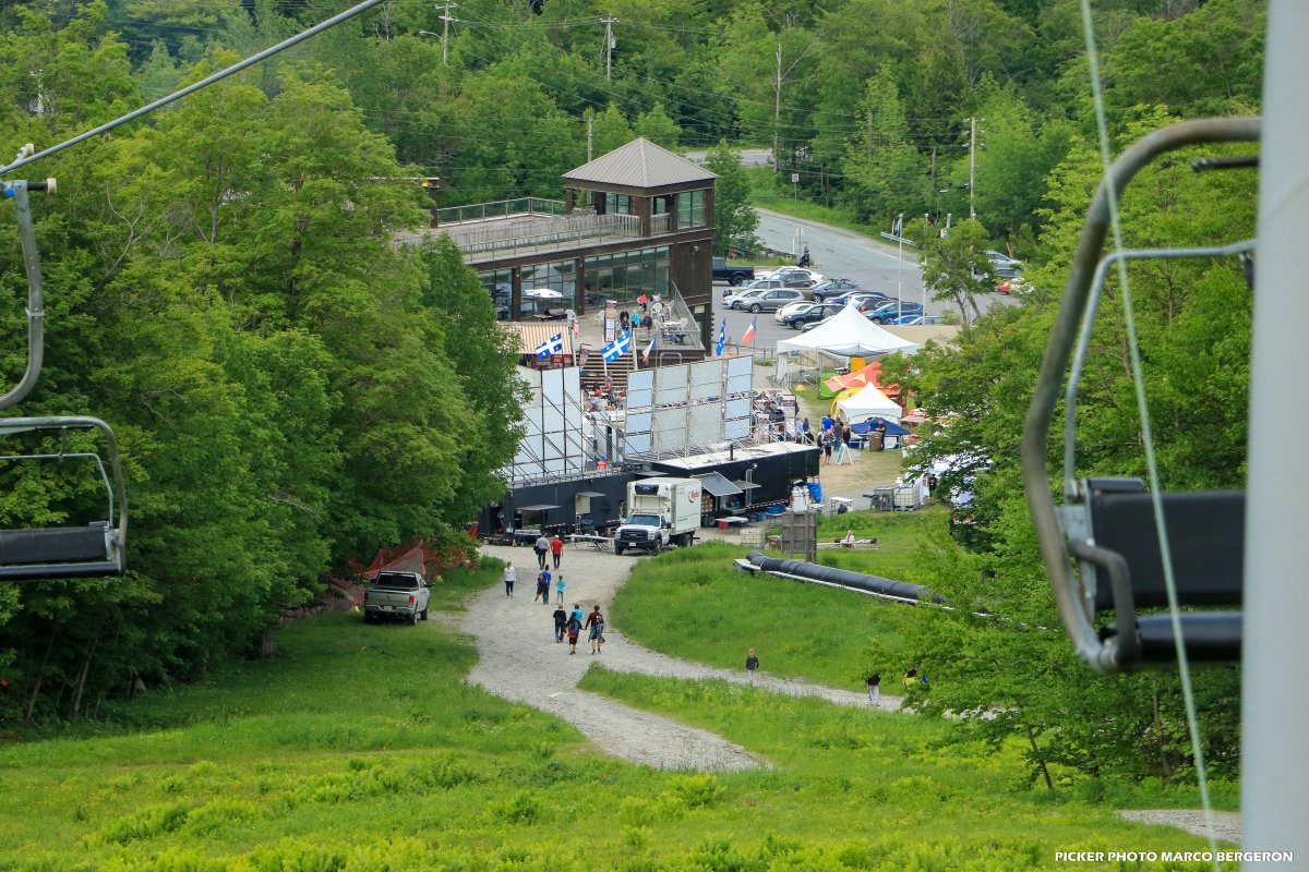 Mont_Orford's tweet photo. Merci à tous ceux qui ont pris part au Festirib au #MontOrford ! Un événement à succès, bon à s'en lécher les doigts ! On espère vous revoir très vite à la montagne. #Cantonsdelest #Estrie #Orford https://t.co/7BVg9ap3e1