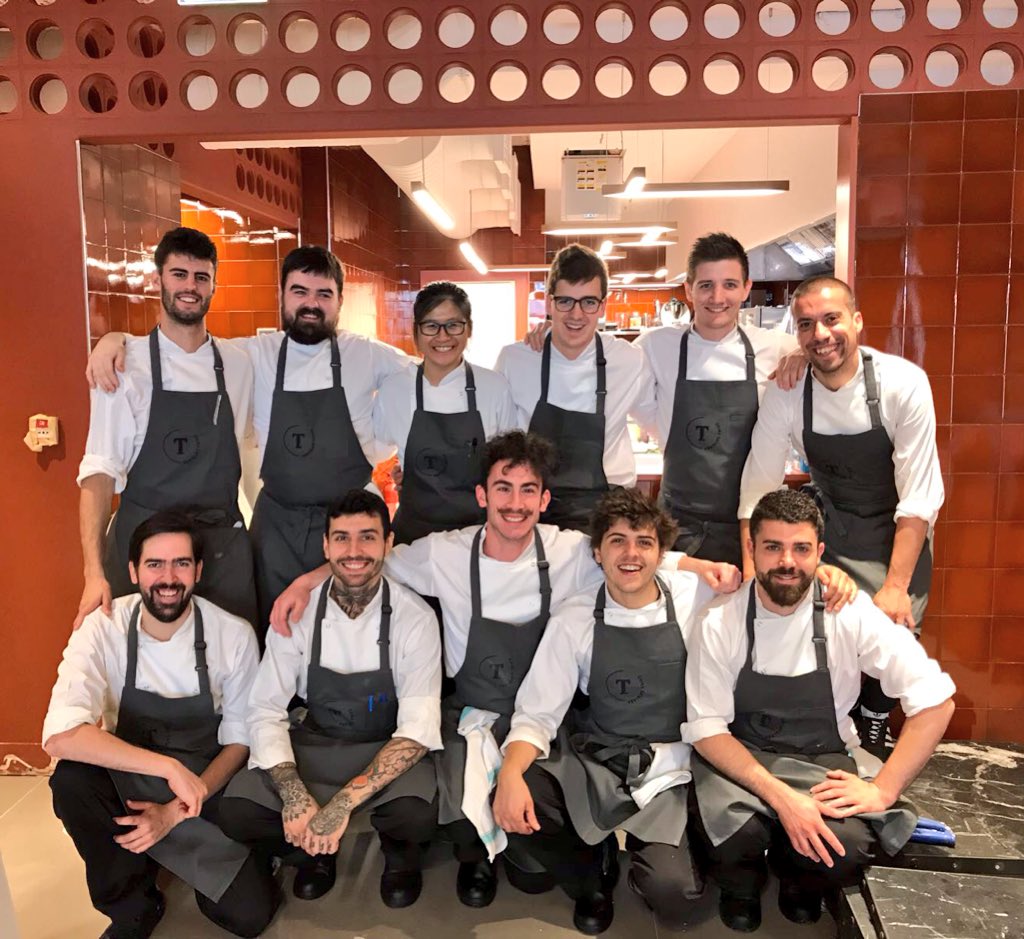 TastCatala's tweet photo. Debuting the new aprons #TastCatala #KitchenTeam #NewRestaurant https://t.co/Cz1cU4ExlA