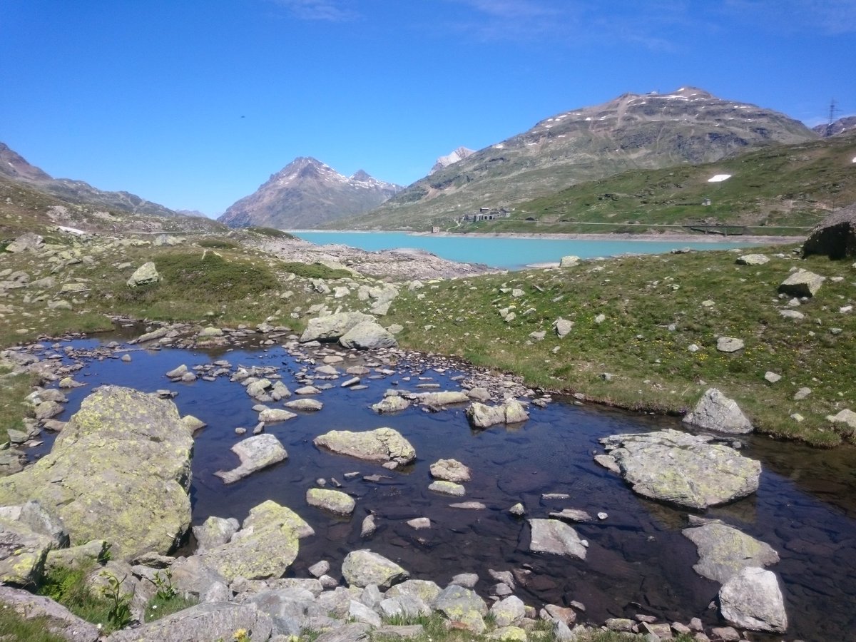 KaempfKempf's tweet photo. Same same but different!
#backinparadise #OspizioBernina https://t.co/fX6rq28Oyb