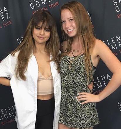 4LeafCloverGirl's tweet photo. #TuesdayFlashbacks π LOOK WHO JUST MET SELENA!!! π±π±π± https://t.co/Lht5NFGZEk