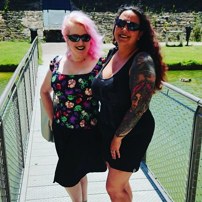 Love my curves in this photo with my bestie https://t.co/TH5Ns4dE6c<a href="/tag/lipsync"class="tags"><span>#lipsync</span></a><a href="/tag/myway"class="tags"><span>#myway</span></a><a href="/tag/limpbizkit"class="tags"><span>#limpbizkit</span></a><a href="/tag/checkoutthemelli"class="tags"><span>#checkoutthemelli</span></a>