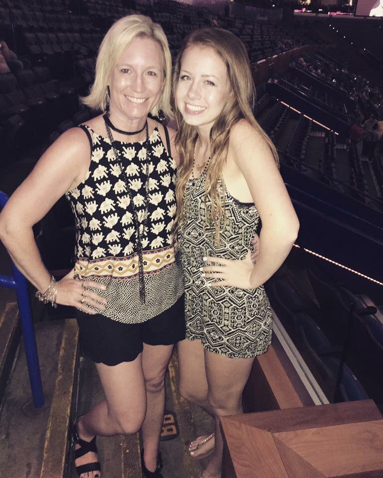 4LeafCloverGirl's tweet photo. #TuesdayFlashbacks π Love this girl π https://t.co/Q819MQaVYe