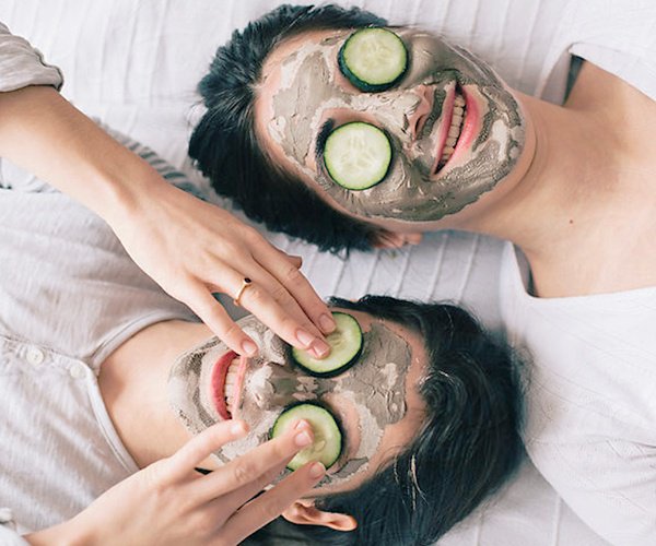 Is anyone else feeling those full moon vibes? Stay centered with our DIY avocado face masks blog.kuranutrition.com/thewellnesswhi…