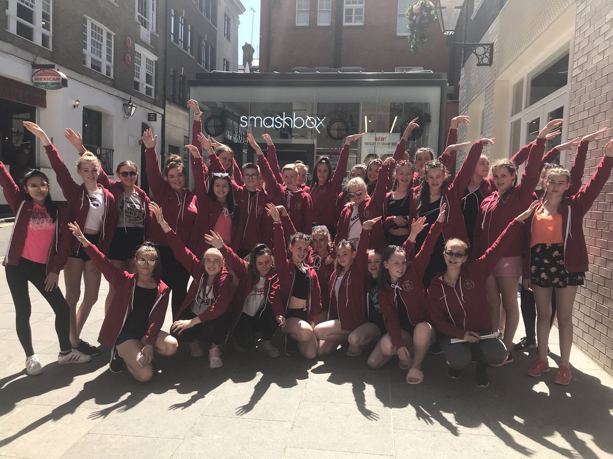 midlothiandance's tweet photo. Ready to dance in Pineapple Studios @pe5sportstours https://t.co/rrePyZZriN