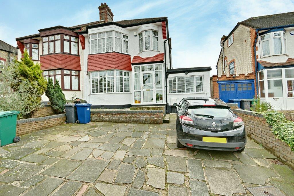 JasonOliverProp's tweet photo. A beautifully finished four bed semi detached family home situated in prime location for excellent local primary and secondary schools, within 15 minute walk of Cockfosters high street and tube station. 

https://t.co/8FAgHoiytk https://t.co/MT34jaHZb6