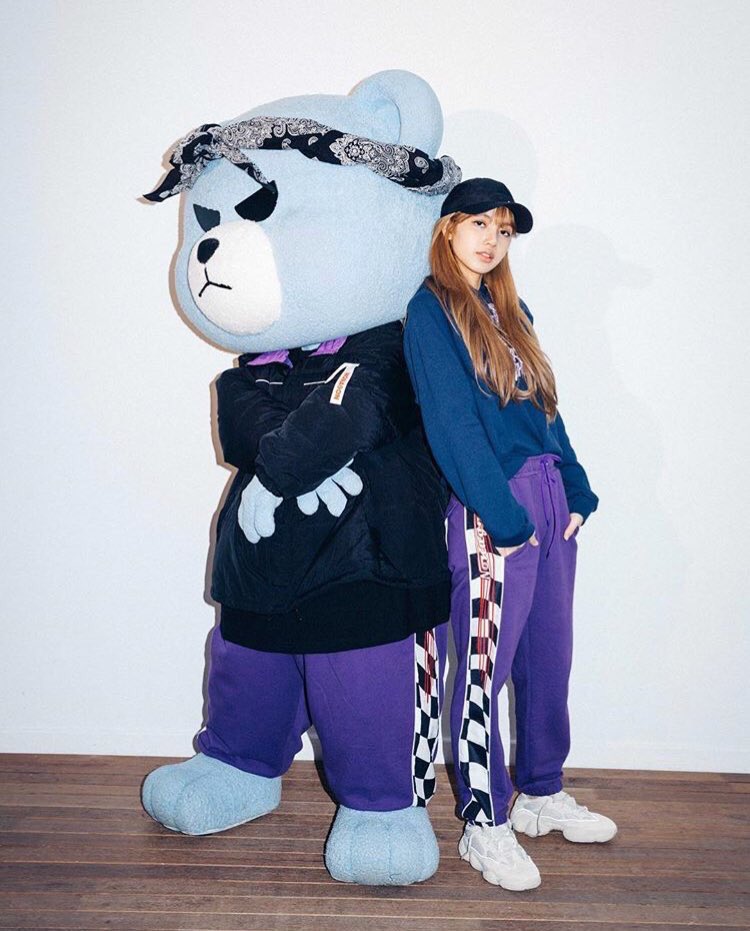 BLACKPINKBRASIL's tweet photo. [📱] Atualização da NONAGON com Lisa no Instagram. https://t.co/BctayY3LgS