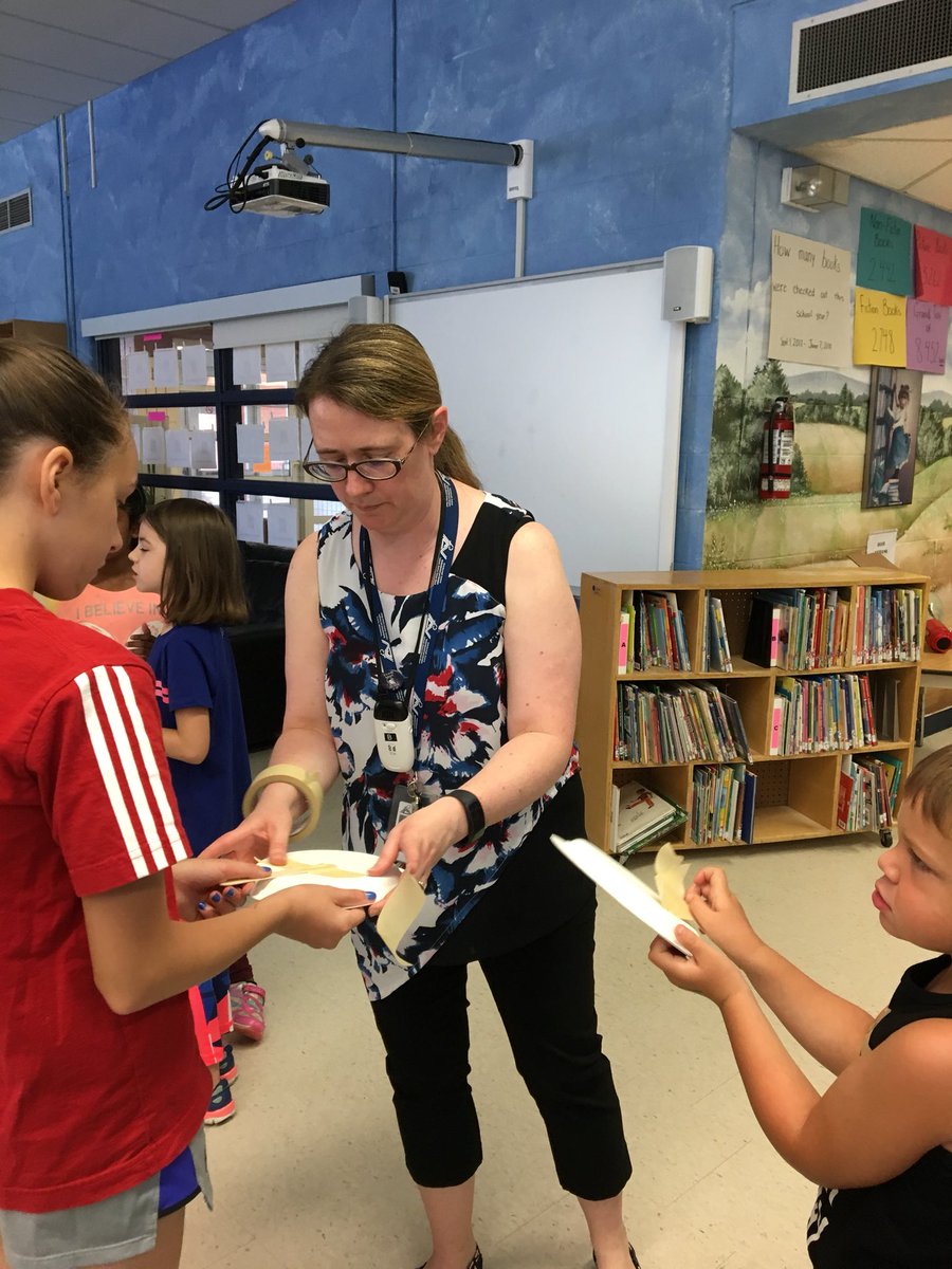 Kinder_lynn's tweet image. Librarian extraordinaire #STMTCourtice