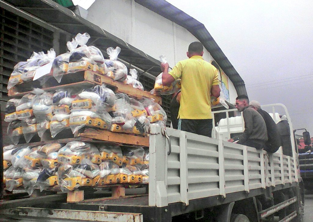 A través de la nueva empresa de abastecimiento de la Gobernación, #AbastLara estamos atendiendo a las diversas comunidades de la entidad con los alimentos de la cesta básica a precio justo. #LaraTierraDeEsperanza #Ruta200CorreoDelOrinoco